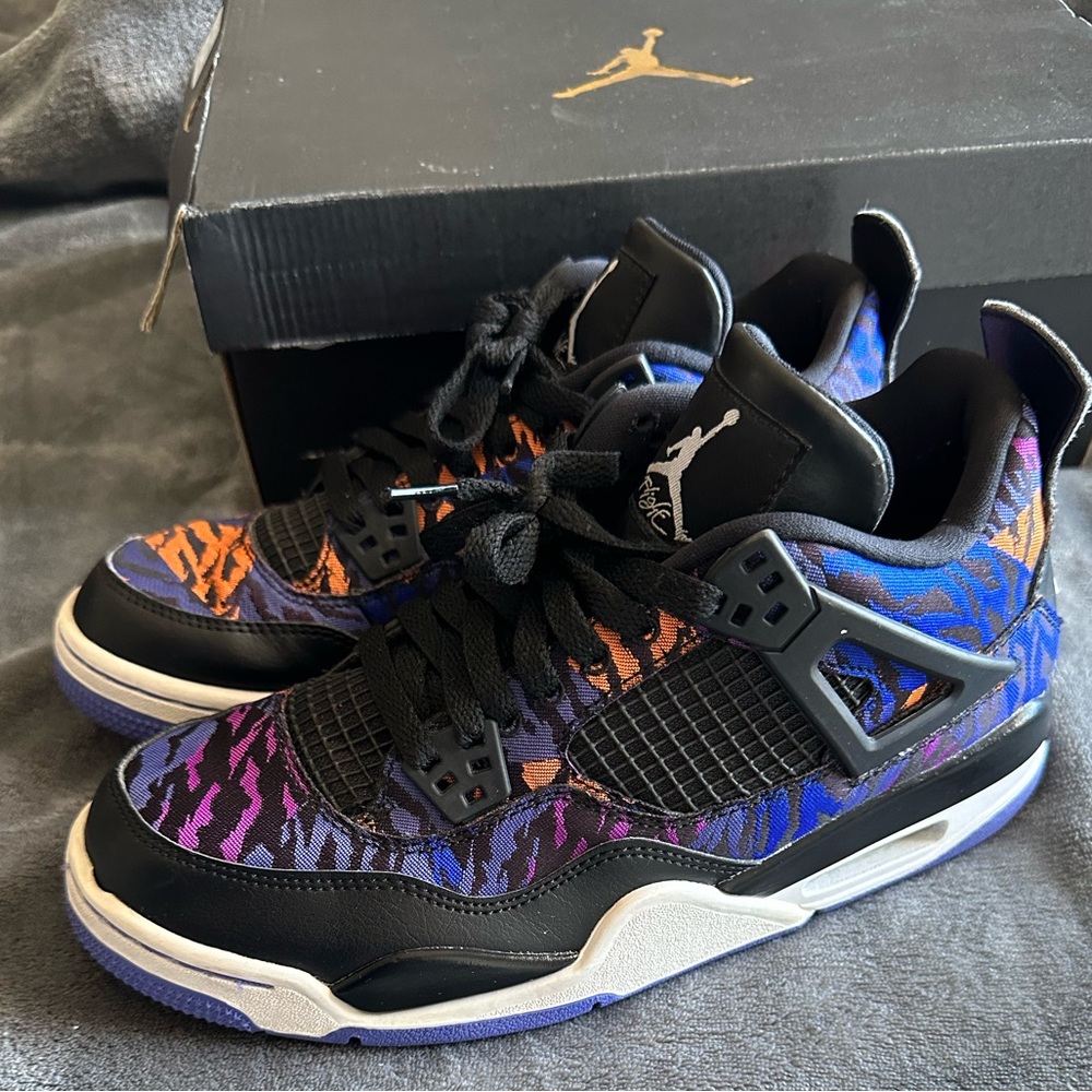 Air Jordan 4 Retro sneakers